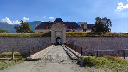 Entr&eacute;e dans le village fortifi&eacute; de Mont-Dauphin par Vauban