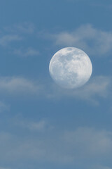 Fotografiando la luna desde el campo