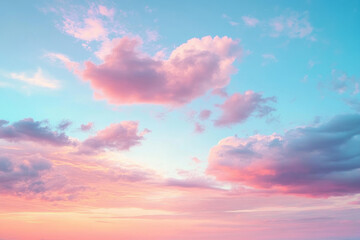 Obraz premium Beach scene: Pink sky with dramatic clouds, serene ocean, and sun setting on the horizon.