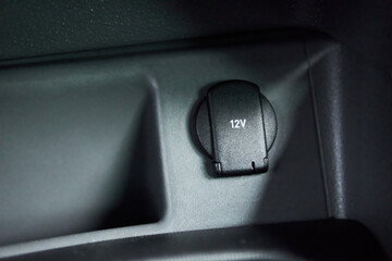 12v power outlet socket current in modern car