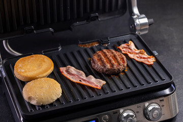 making hamburger on the electric grill