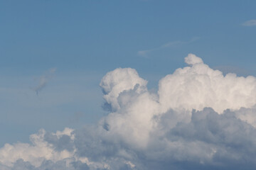 ciel chargé de gros nuage