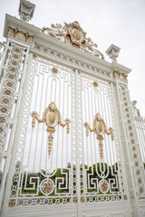 Fototapeta premium Elaborate white and gold gates lead to the State Guest House Akasaka Palace in Tokyo, Japan. 