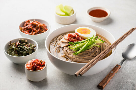 Naengmyeon, Korean cold noodles