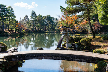 兼六園のシンボルの徽軫灯籠