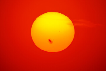 東京湾から眺める美しい夕陽。
東海汽船東京湾～伊豆諸島八丈島、太平洋航路の橘丸船上にて - 2025
