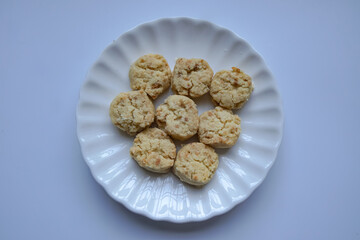 Almond Sugee Cookies are rich, buttery, with a nutty almond flavor, a popular kuih during Hari Raya