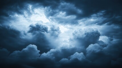Obraz premium Dark Dramatic Cloudscape: A Brooding Stormy Sky