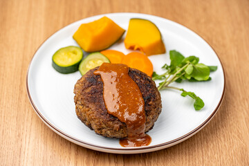 手作りハンバーグと彩り野菜のワンプレート
