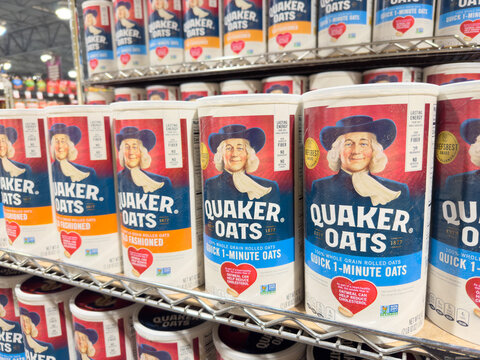 Packs of Quaker Oats on supermarket shelf.