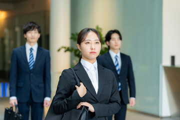 就職活動をする学生【撮影協力:スカパー東京メディアセンター】	