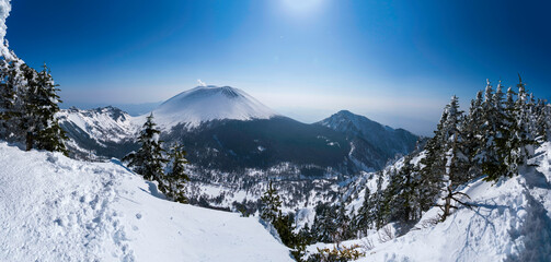 春の浅間山外輪山スノーハイク