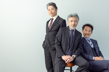 かっこいいミドルエイジ男性ビジネスパーソン
