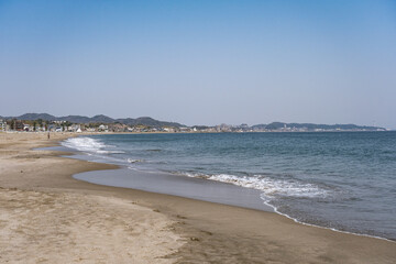 長い砂浜が続く三浦海岸
