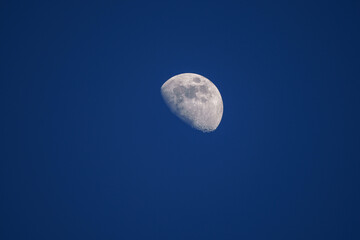 Mond unter Tags