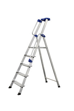 escabeau en aluminium avec du bleu