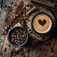 Tasses de café noir avec cœur en mousse et grains torréfiés.  Deux tasses noires : l'une remplie de grains de café, l’autre avec un cœur en mousse sur café, ambiance rustique et chaleureuse.