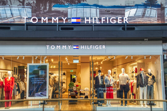 tommy hilfiger fashion clothing store