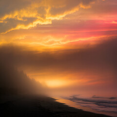 Obraz premium A Foggy Beach at Dusk