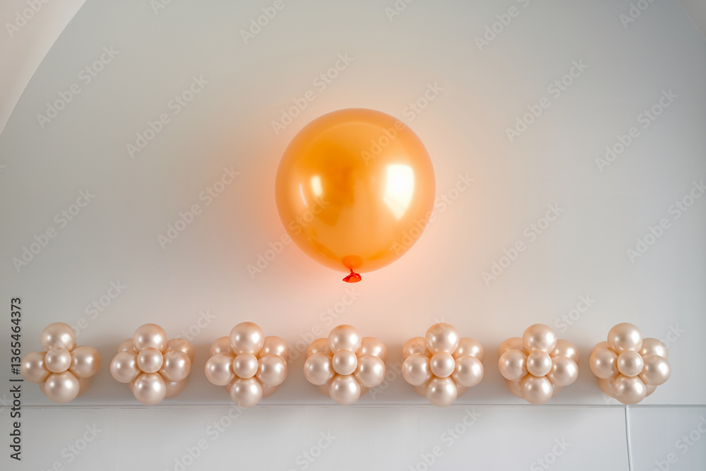 Fototapete a large orange balloon floats above a row of smaller, clustered beige balloons, creating a visually 