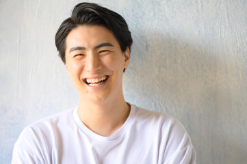 笑顔の日本人男性