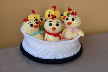 pupazetti di pulcini fatti con tecnica amigurumi