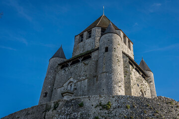 Obraz premium Provins, France - 11 30 2024: Panoramic view of the Caesar Tower in the Medieval City .