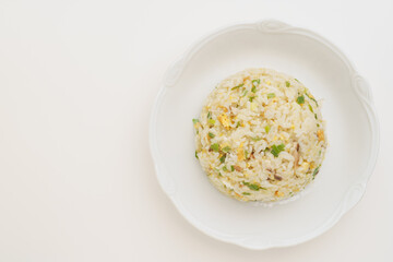 シンプルなチャーハン(具材は玉子・ネギ・しいたけ)