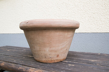 Vintage Blumentopf aus Terracotta gefertigt, handgeformt