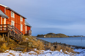 Inselkette der Lofoten, Norwegen, im Winter