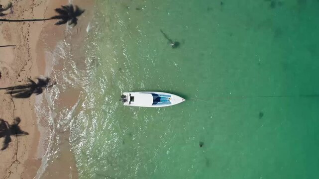 barco encallado en las costas del caribe