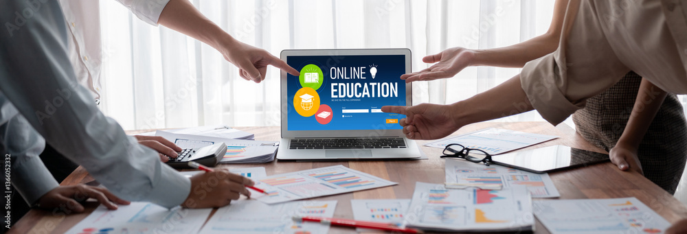 Leinwandbilder e-learning website with brisk sofware for student to study online on the internet network
