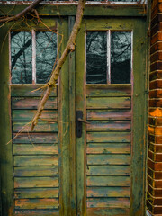 &Ouml;ost Place, alte Holzt&uuml;r