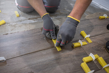 Tiling work using the leveling system.