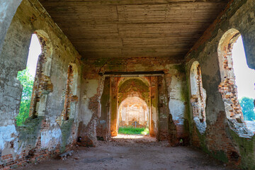 Obraz premium Ruins of a brick temple on the territory of Belarus.
