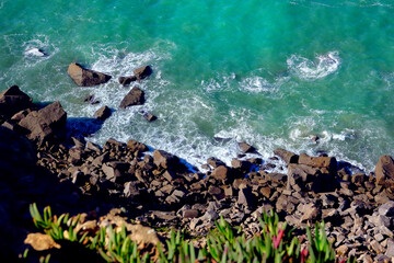 Acantilados rocosos  del  oceano atlántico