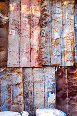 cabane de tôle dans un quartier de Dakar au Sénégal en Afrique de l'Ouest