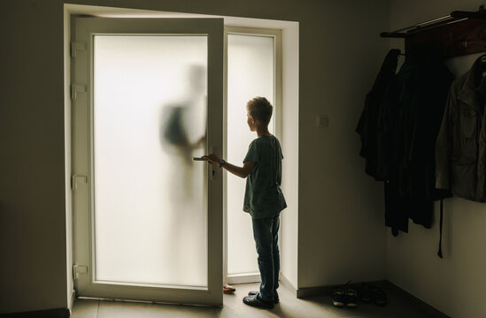 Child alone at home, opens door to stranger