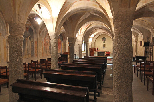 la cripta della chiesa di San Calocero a Civate (Lecco)