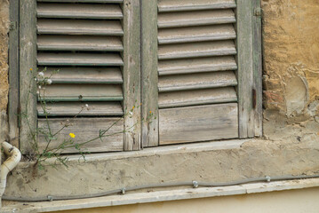 Alte, verwitterte Fensterläden, Sizilien