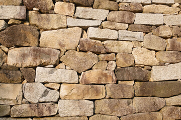 돌로 쌓아 올린 돌벽