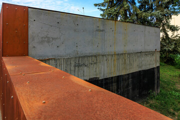 Fototapeta premium A wall with a rusty brown color and a black color