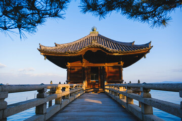 [SHIGA]Historic Japanese-style building on Lake Biwa, Beautiful Sunset, Mangetsuji Temple, Japan