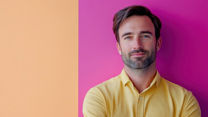Obraz premium Confident Young Man in Yellow Shirt Against Vibrant Pink Background