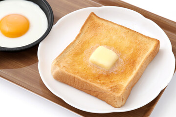 トーストと目玉焼き