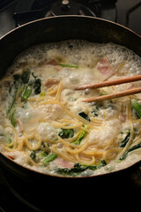 ほうれん草とベーコンのクリームパスタ