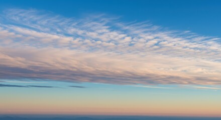 Fototapeta premium Striking Sky at Sunset with Soft Clouds and Gradient Colors