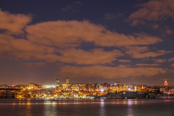 Fototapeta premium Magical Istanbul: The City Between ContinentsSunset Over the Bosphorus Bridge The Blue Mosque at Night The Grand Bazaar: Colors and Traditions Panoramic View of Istanbul with Hagia Sophia