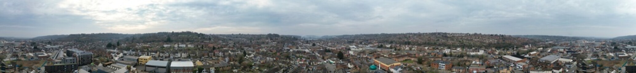 Obraz premium High Angle Panoramic View of High Wycombe Town Centre's Residential District Nearby London City England UK During Cold Cloudy Day of February 19th 2025. 