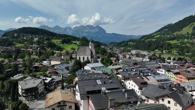Kitzb&uuml;hel Stadt Znetrum im Sommer